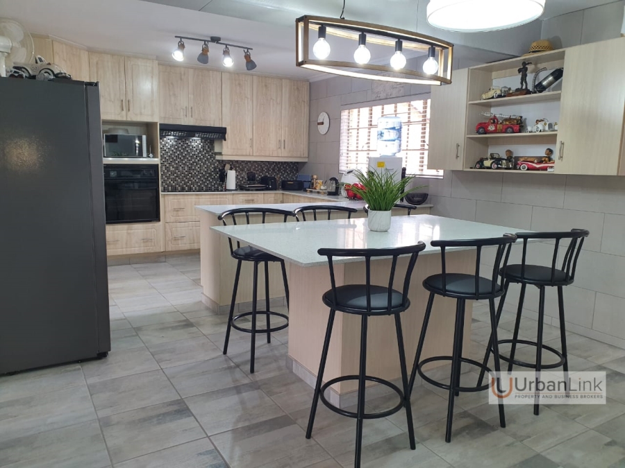 3 Bedroom Property for Sale in Safari Gardens North West